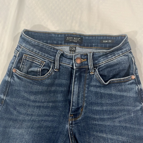 Judy Blue “Star of the Show” jeans size 1/25 (Slim Fit) - Picture 2 of 6